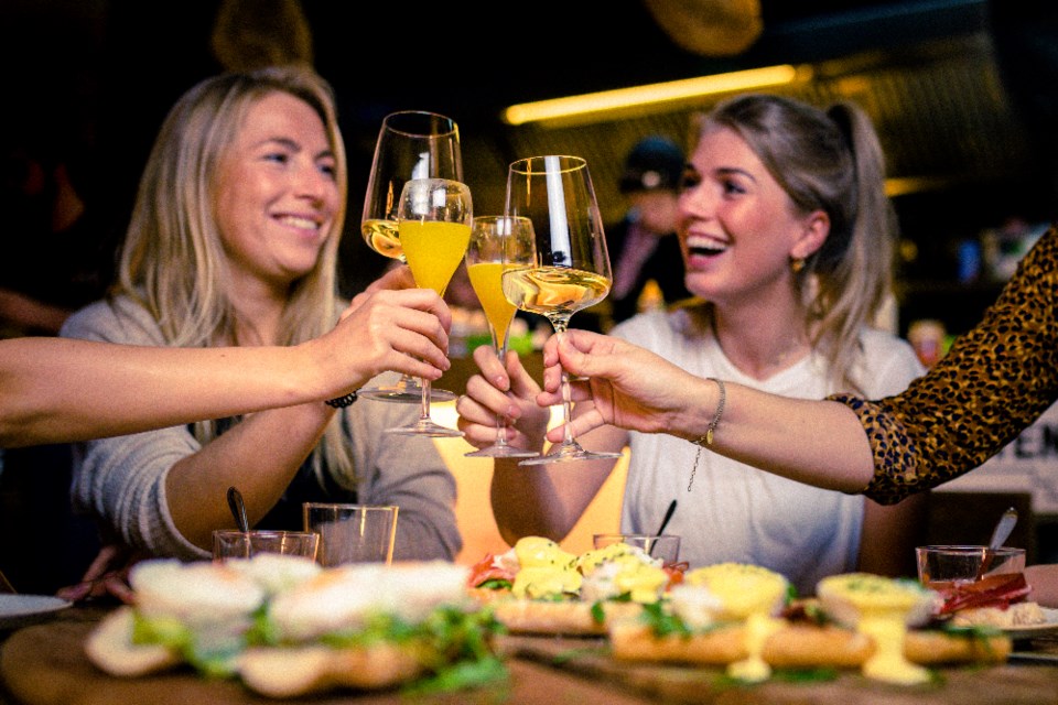 michielton_mimosas_brunch_shutterstock_1627858003
