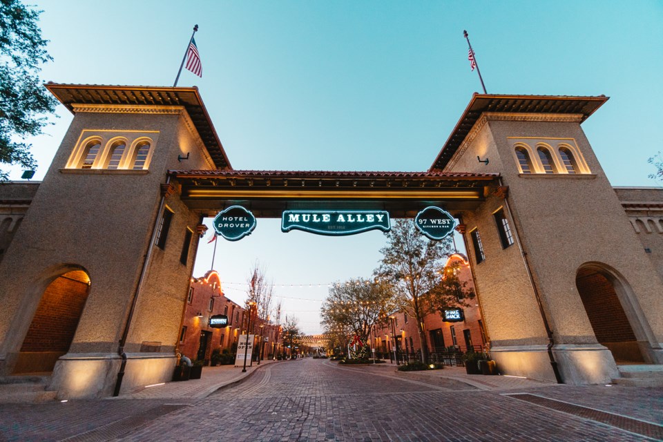 mule-alley-fort-worth-stockyards