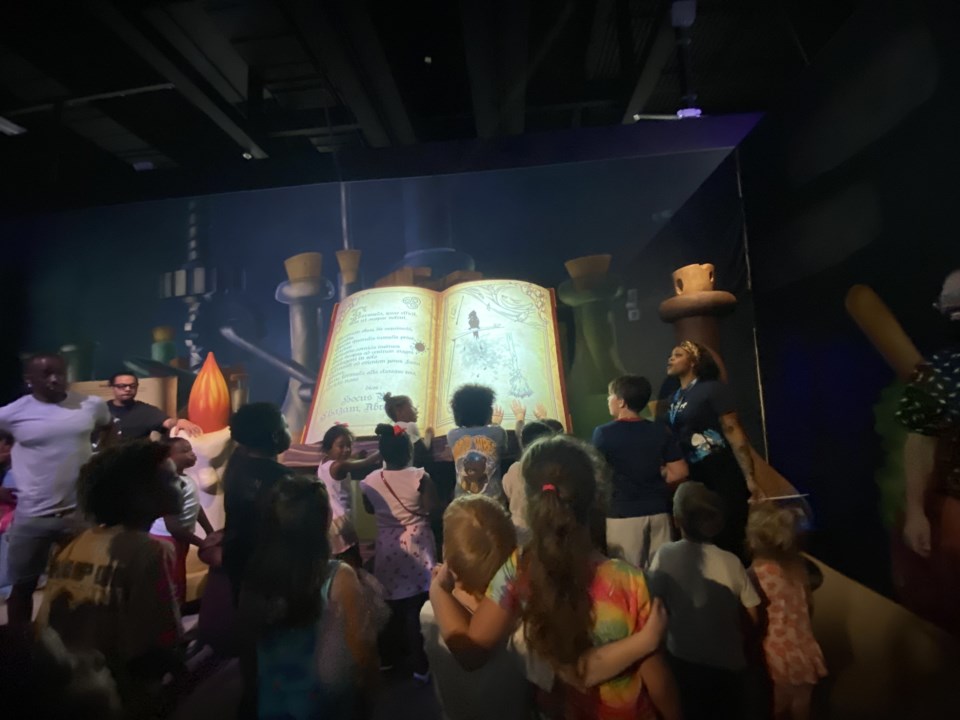 rebecca-silvestri_the-smurf-experience-1