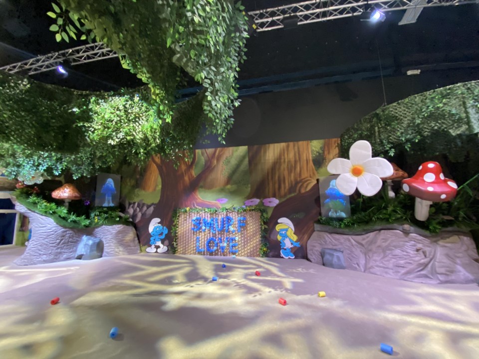 rebecca-silvestri_the-smurf-experience-7