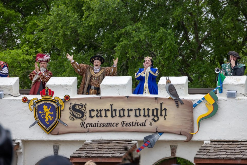 scarborough-renaissance-festival-front-gate-sapa-king-queen-cheering-pongo-2024