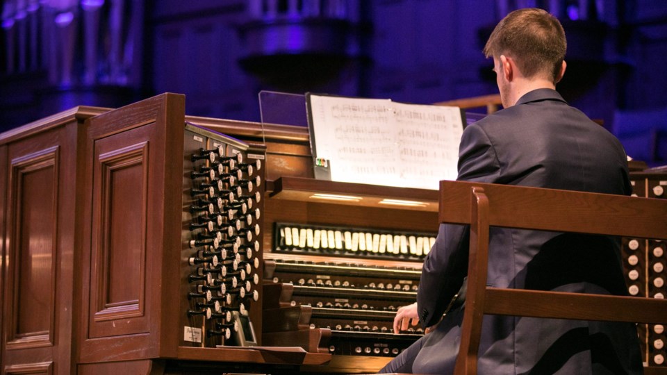 st-andrew-methodist-church-letourneau-pipe-organ-edited-scaled