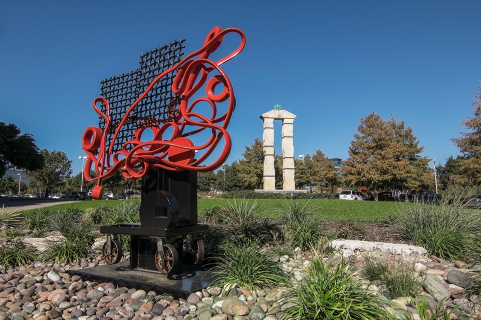 texas-sculpture-garden-wandering-by-george-tobolowsky
