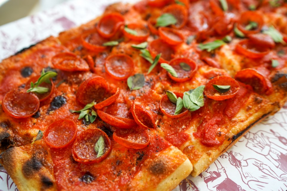 vino-pepperonipizza-1