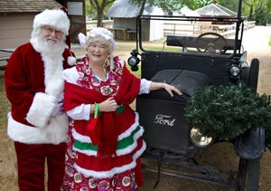 plano_heritage farmstead_lantern light_plano profile_2015_santa