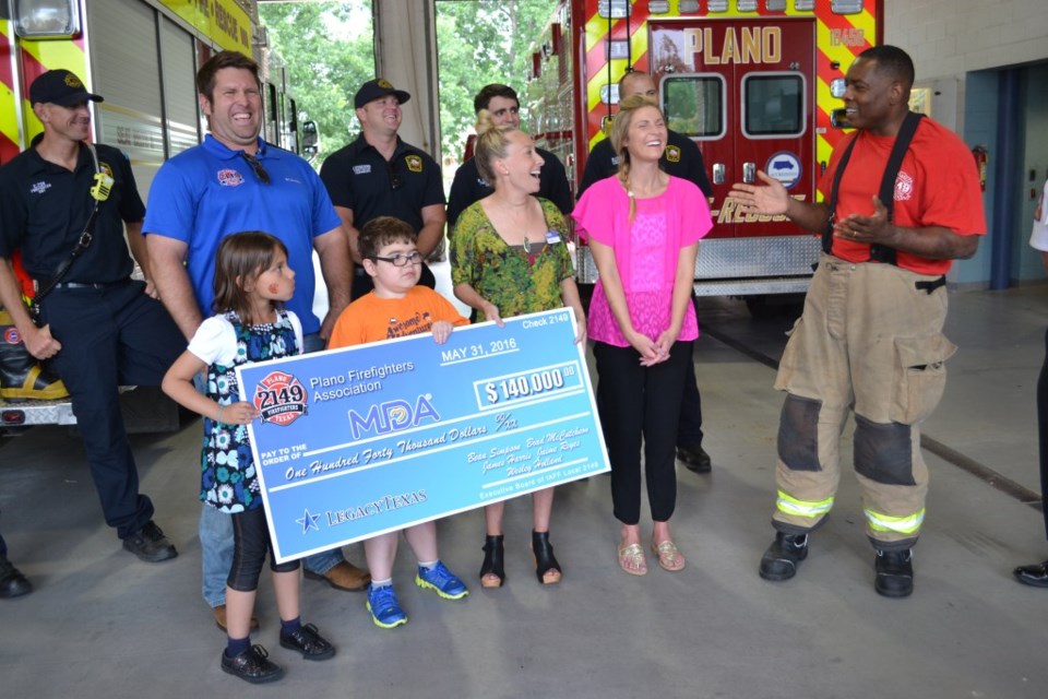 Plano Mayor washes fire truck for Muscular Dystrophy Association.