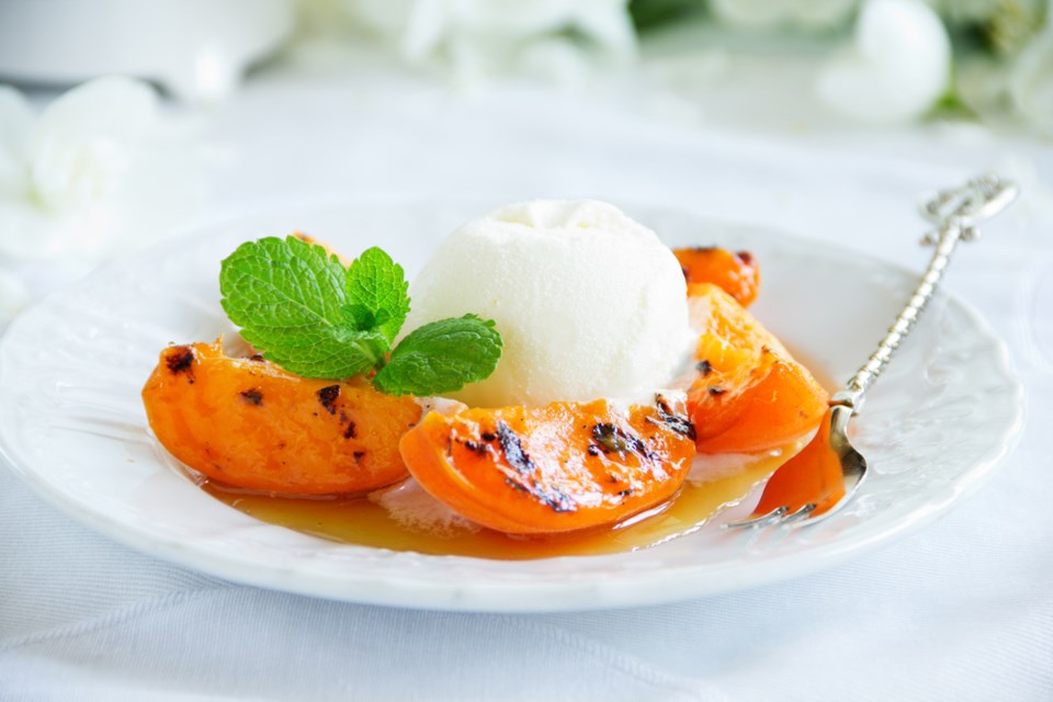 Recipe, grilled peaches ice cream salted caramel