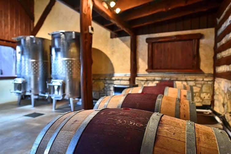 wedding-oak-barrels-and-tanks