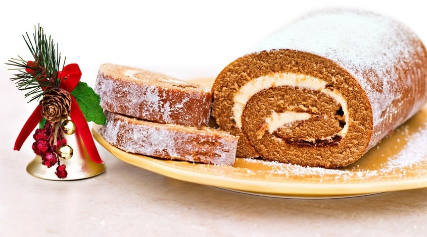 holiday-pumpkin-cake-roll-with-cheese-filling