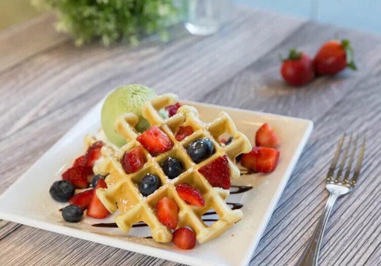 MangoMango_StawberryBlueberryWaffle