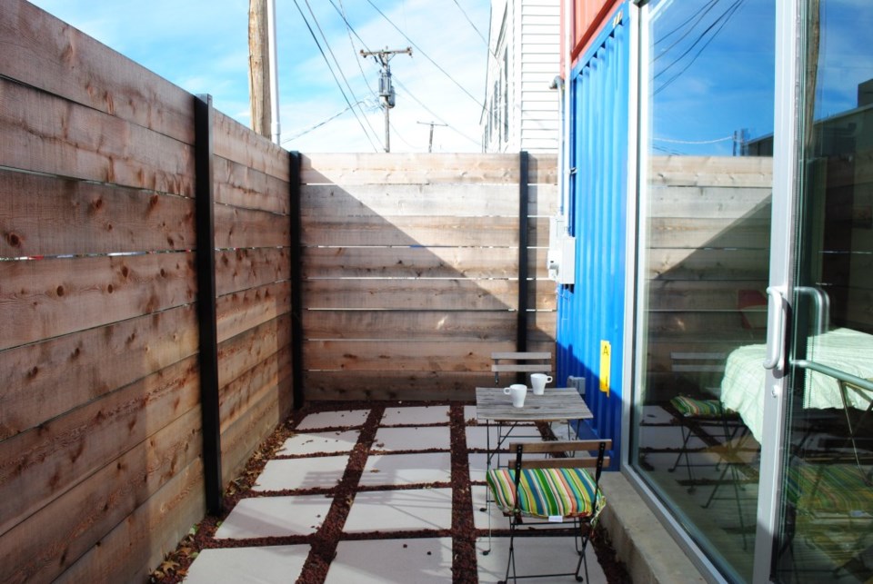 tiny-house-fort-worth-patio