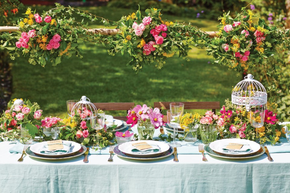 garden-wedding-theme-table-setting