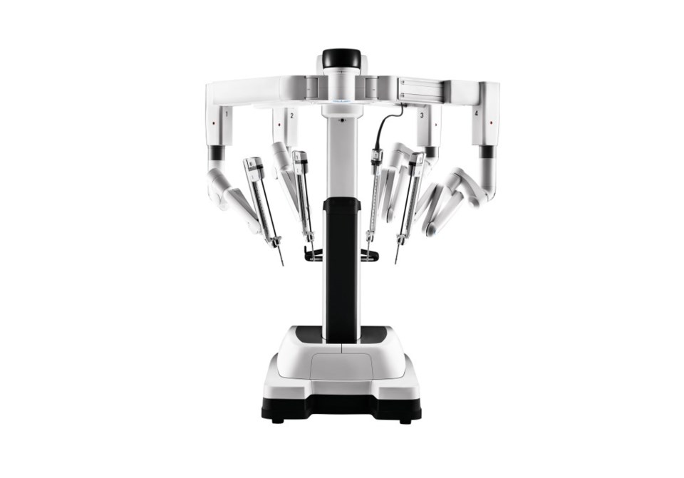 intuitive-da-vinci-xi-patient-cart-front-view-1060867-hi-res