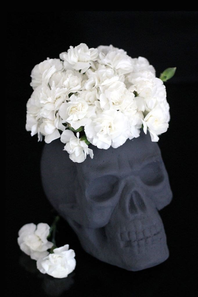 foam skull vase persialou