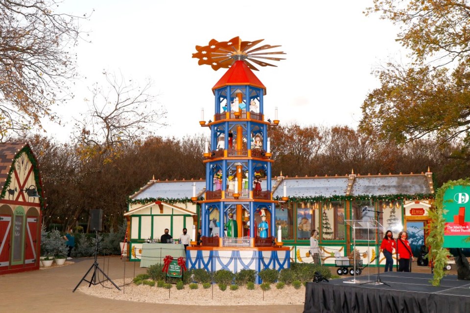 Dallas Arboretum Christmas pyramid