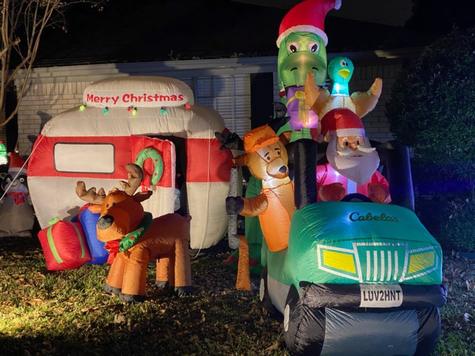 neighborhood holiday light displays