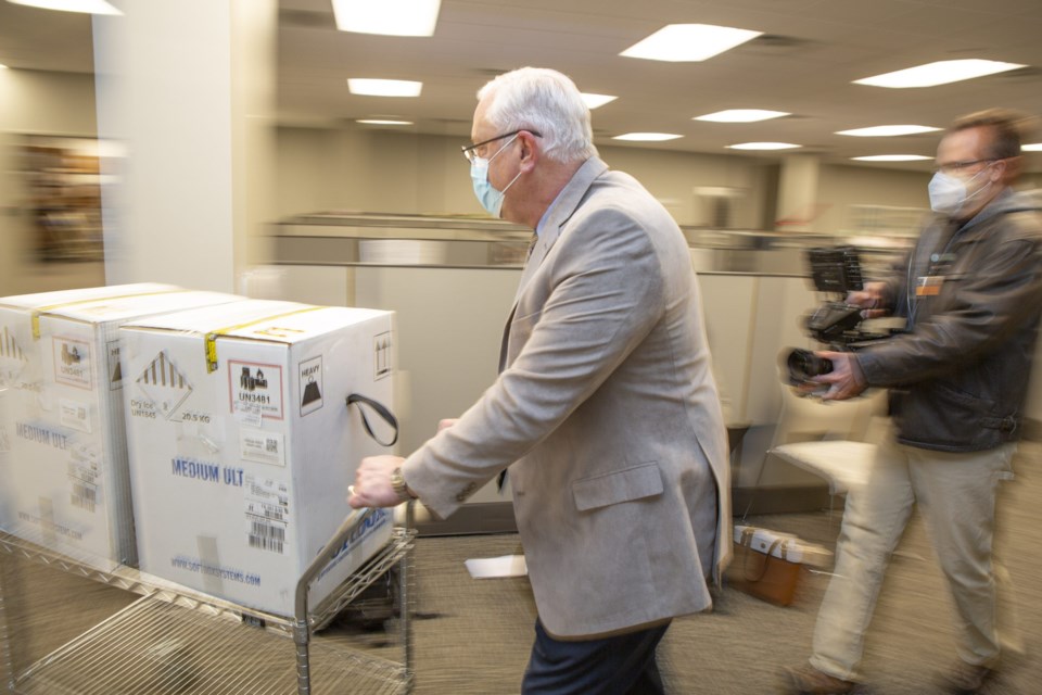 Texas Health rolling cart with vaccines