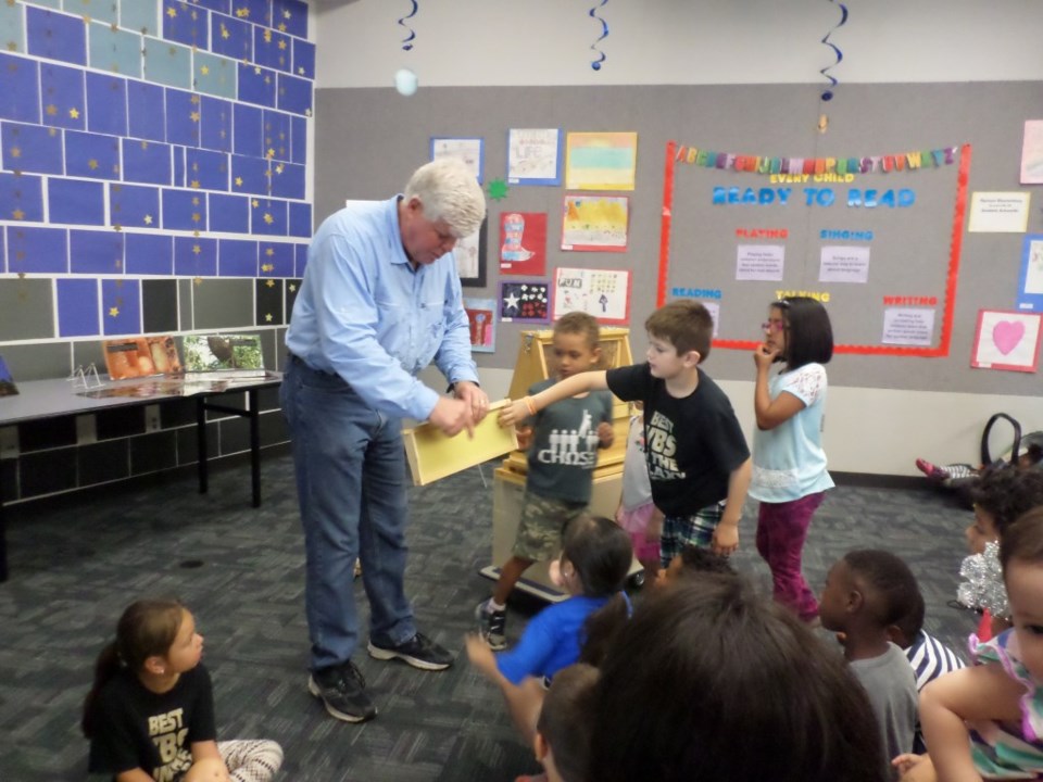 beekeeper teaches kids about texas honey bees