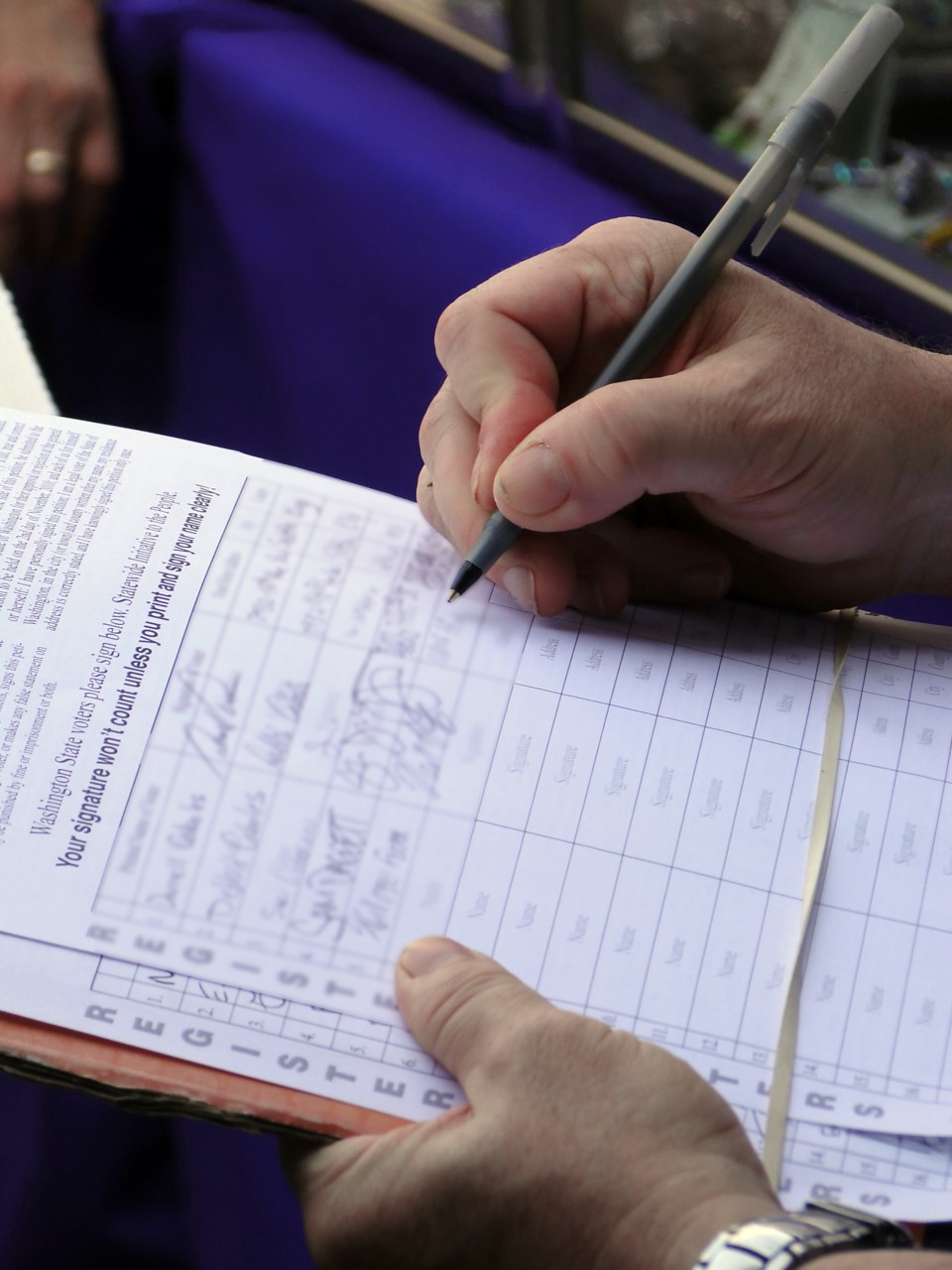 Man,Signing,A,Petition,For,A,Public,Referendum,In,Seattle