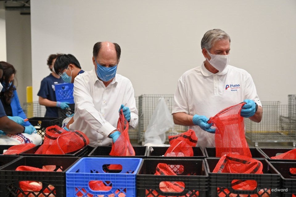 Bob Pryor, NTT DATA CEO, and Plano Mayor John Muns join high school teens participating in the Plano Mayor’s Summer Internship Program to help sort potatoes, onions and sweet potatoes.