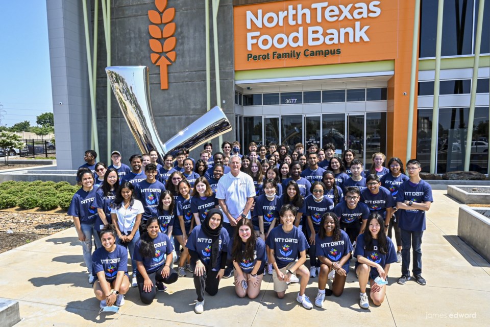 Newly-Elected Plano Mayor John Muns kicks off his summer internship&#8217;s Community Service Day at North Texas Food Bank | John Edwards