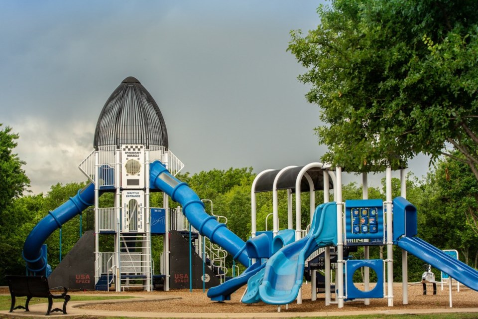 waterford park, waterford playground, rocketship playground, allen, texas, best playgrounds, allen playgrounds