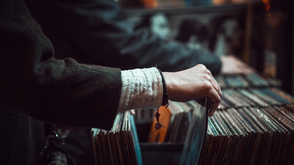 You don't have to travel far to find good vinyl records in north Texas. You also don't have to wait days for Amazon to ship your new sounds. Find a local record store. You won't regret the experience! | Photo credit: StockSnap/Pixabay