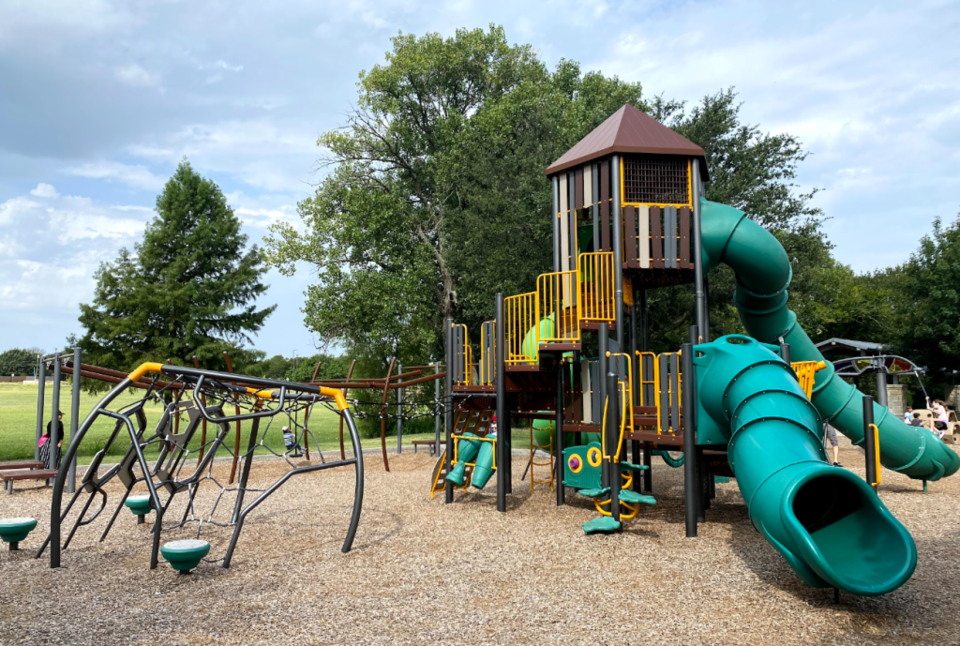 Bi centennial park, frisco, best playgrounds frisco