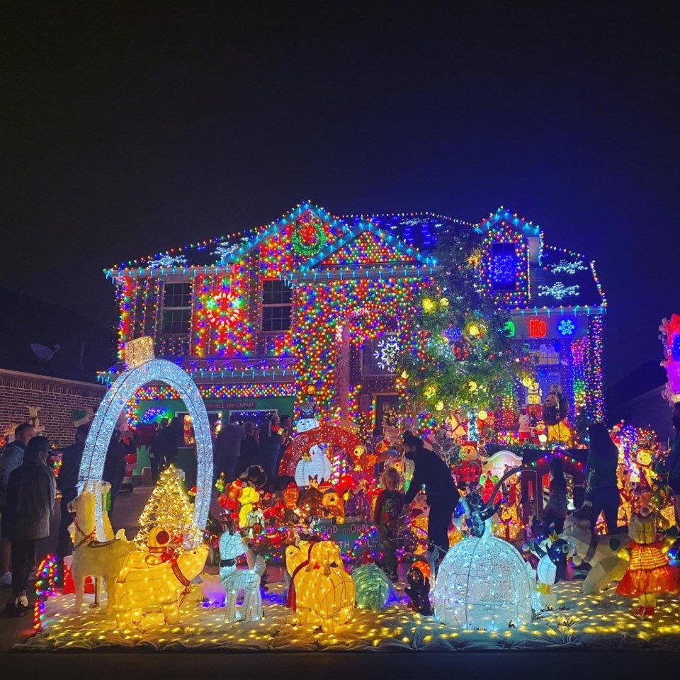 Christmas lights, holiday lights, best christmas lights in DFW, best christmas lights in Frisco, The Burkman Holiday House Frisco