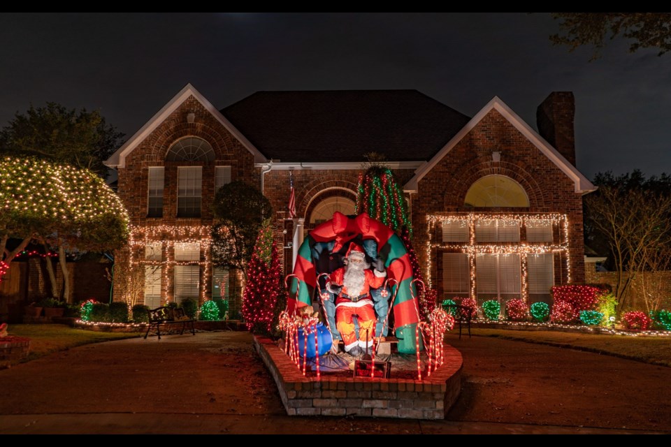 Deerfield Plano Christmas Lights by Paul Waby