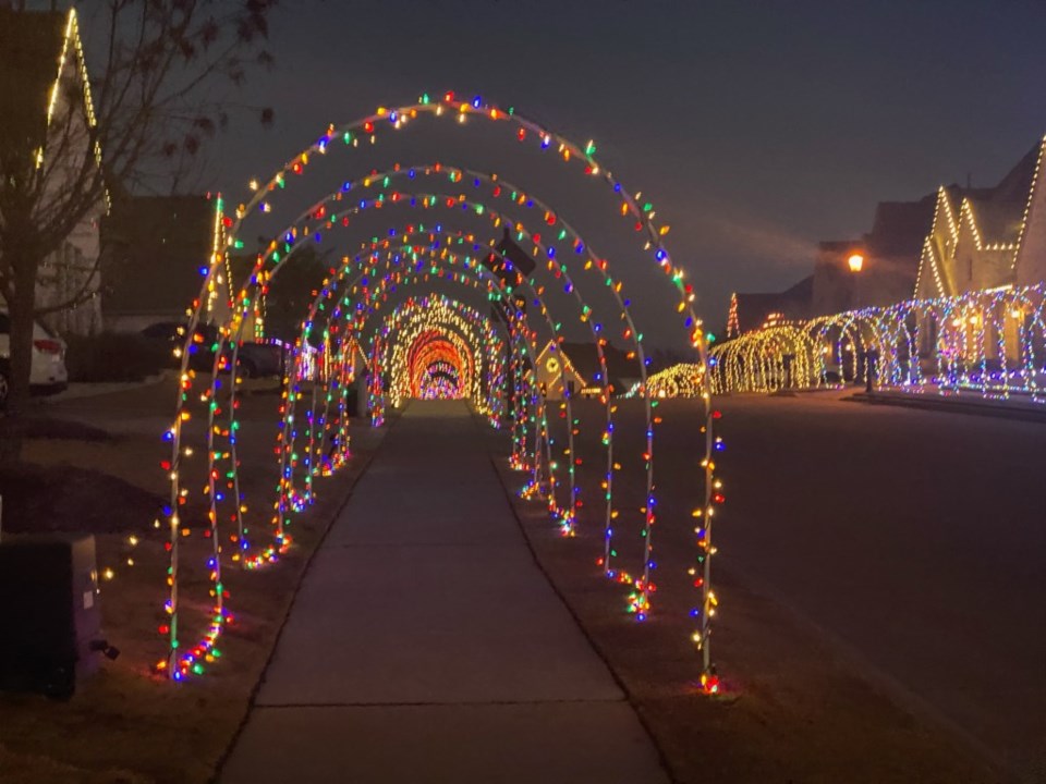 Christmas lights, holiday lights, best christmas lights in DFW, best christmas lights in Prosper, Prosper Tunnel of Lights