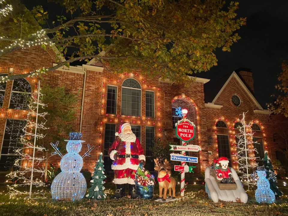 Christmas lights, holiday lights, best christmas lights in DFW, best christmas lights in Plano, Deerfield Plano