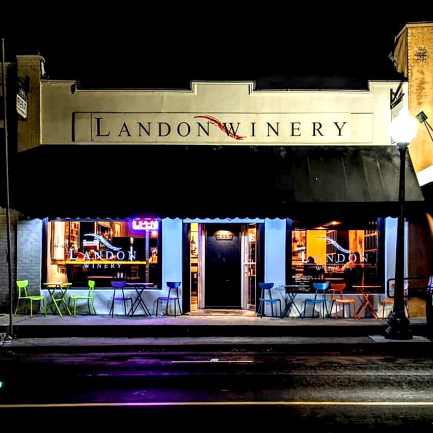 A Landon Winery storefront in Grapevine. One of the best wineries in and near Collin County, TX! 