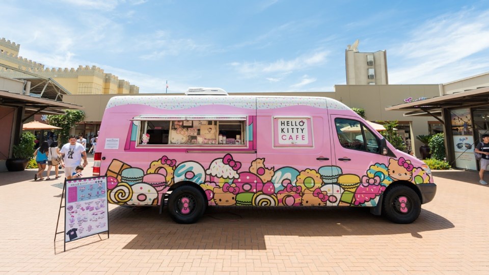 hello-kitty-cafe-truck