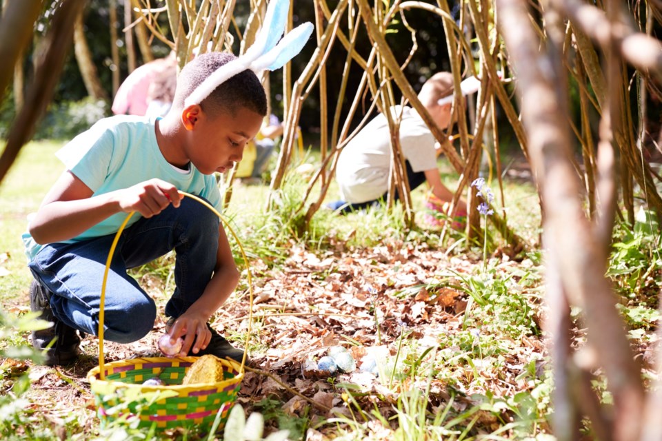 Group,Of,Children,Wearing,Bunny,Ears,Finding,Easter,Eggs,Hidden