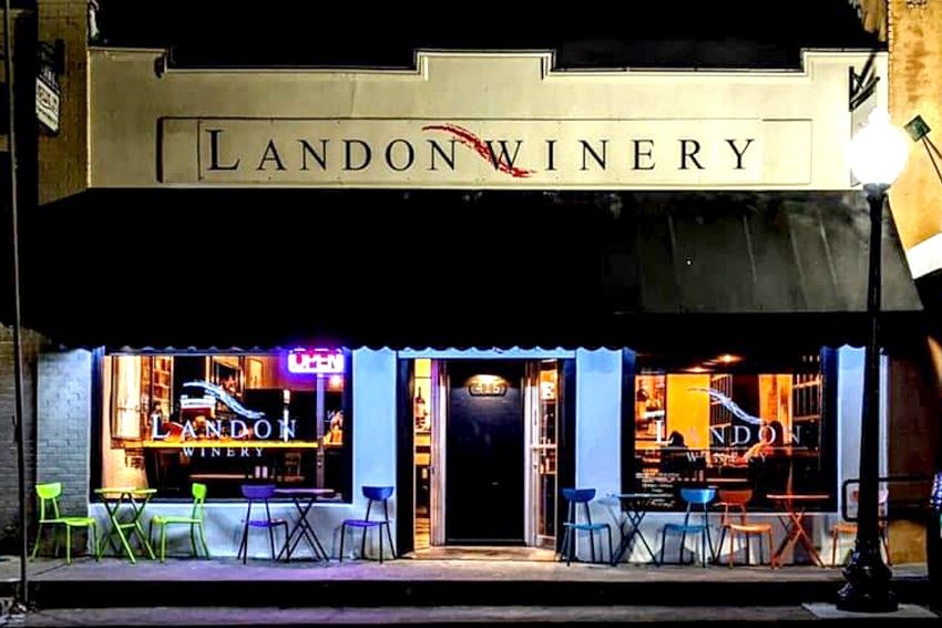 A Landon Winery storefront in Grapevine. One of the best wineries in and near Collin County, TX!