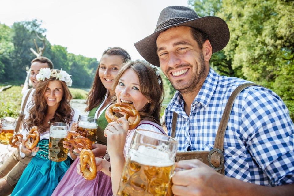 Five,Friends,Having,Fun,On,Bavarian,River,With,Beer,Glasses.