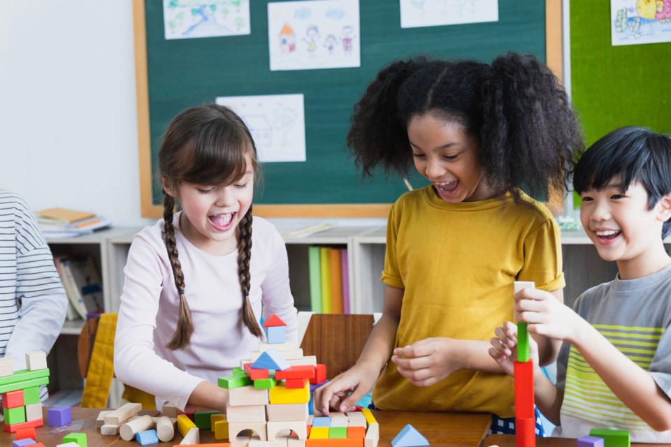 Group,Of,Diversity,Of,School,Students,Playing,Wooden,Blocks,In