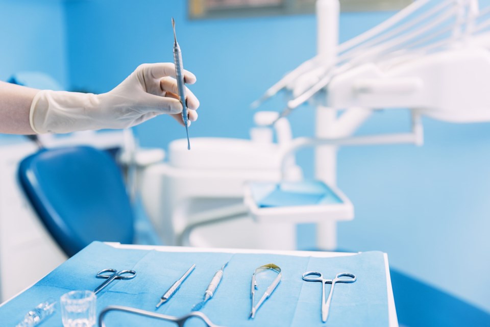 Detail,Of,Hand,Holding,Dental,Tools,In,Dental,Clinic.,Dentist