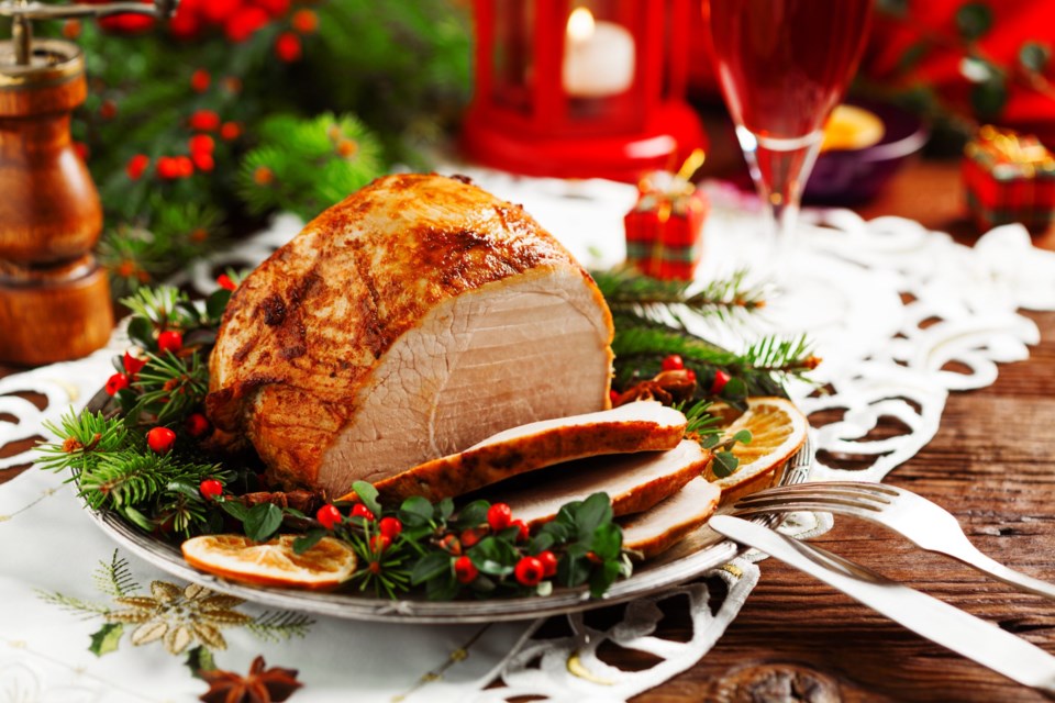 Christmas,Baked,Ham,,Served,On,The,Old,Plate.,Spruce,Twigs