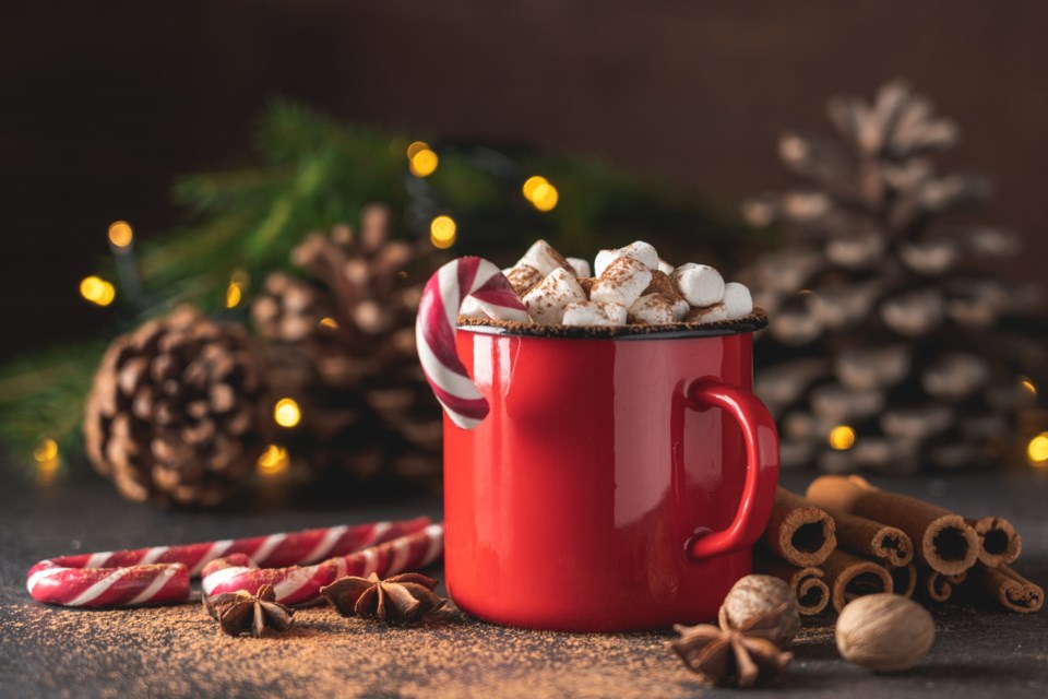 Hot,Drink,With,Marshmallows,And,Candy,Cane,In,Red,Mug.