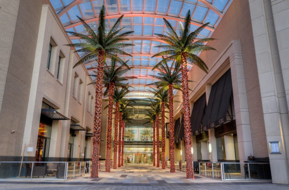 Dallas,,Tx,,December,31,,2011:,Dallas,Galleria,Mall,Entranced,With