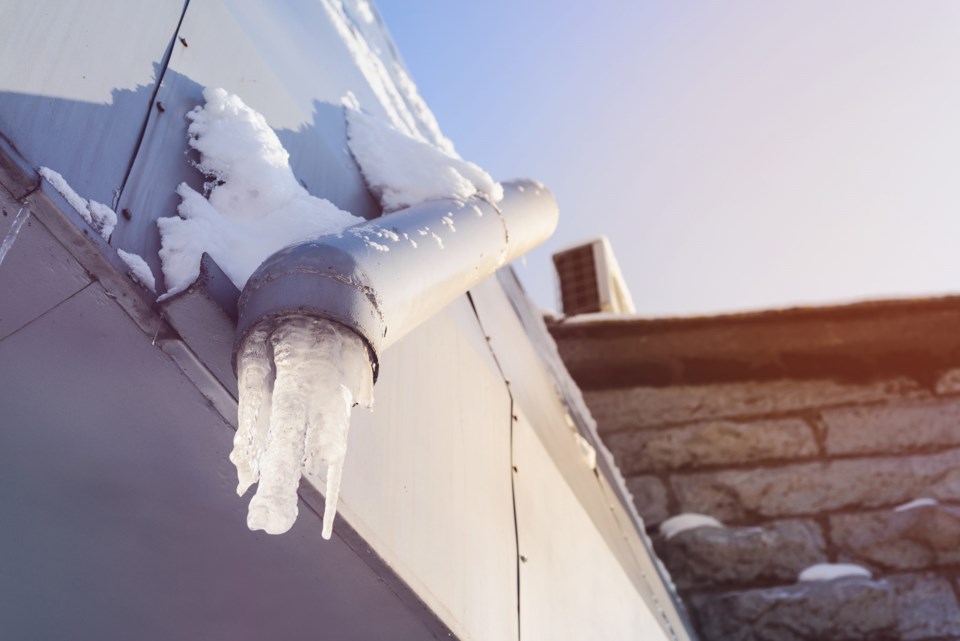 Frozen,Water,In,A,Drainpipe,,With,Hanging,Icicles