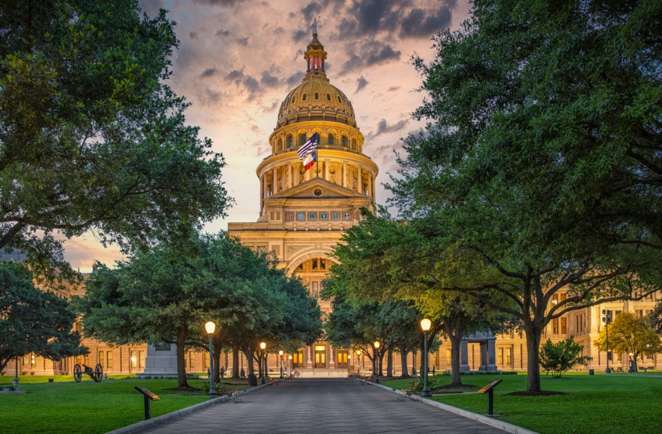 Austin,State,Capitol,With,Beautiful,Yellow,Sunset