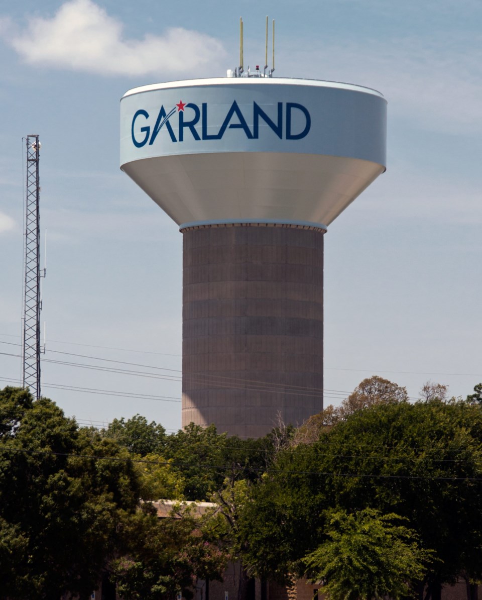 Garland,,Texas,/,Usa,-,July,23,2012:,Composite,Elevated