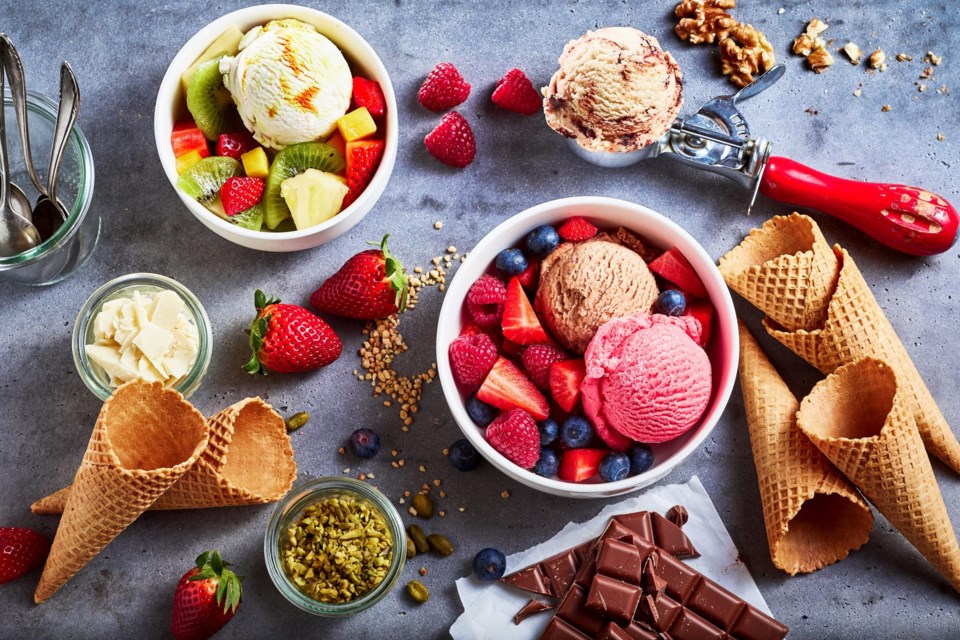 Fresh,Fruit,With,Scoops,Of,Creamy,Speciality,Ice,Cream,In