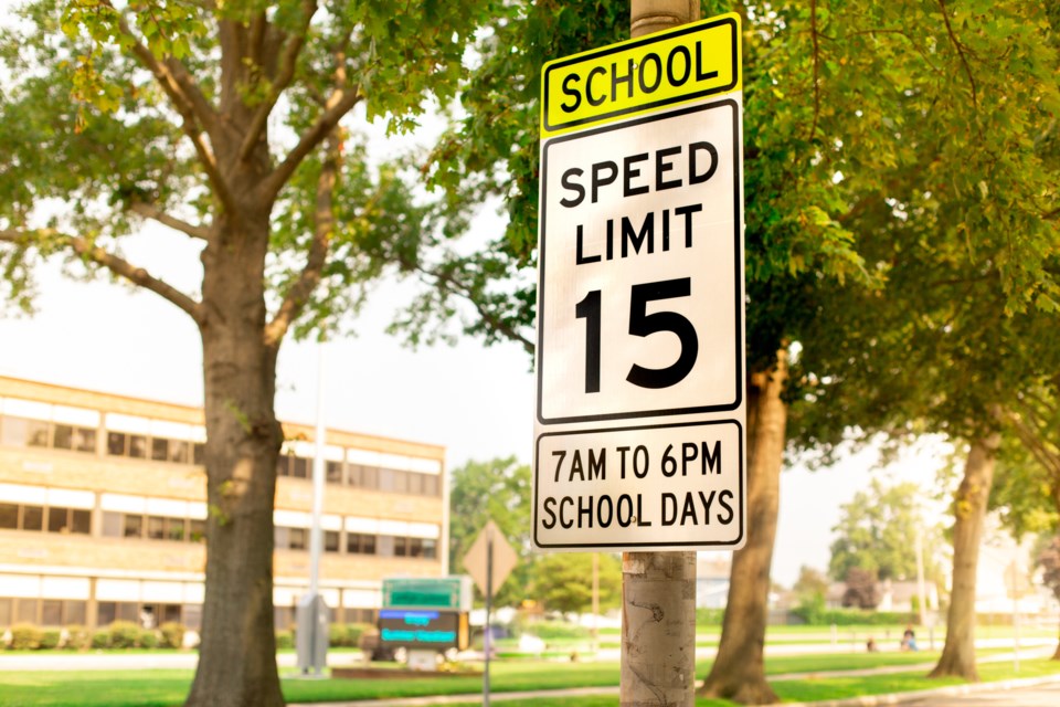 Sign,Indicating,School,Zone,Speed,Limit,Of,15,Miles,Per