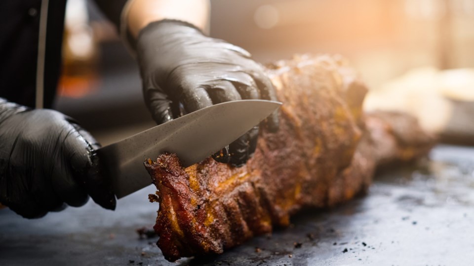 Grill,Restaurant,Kitchen.,Chef,In,Black,Cooking,Gloves,Using,Knife