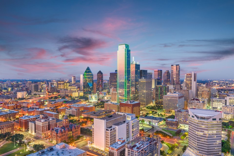 Dallas,,Texas,,Usa,Skyline,From,Above,At,Dusk.
