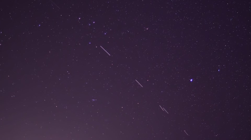 Starlink,Stellites,In,The,Night,Sky.